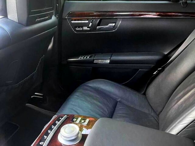 Черный Мерседес С Класс, объемом двигателя 5.5 л и пробегом 283 тыс. км за 13000 $, фото 11 на Automoto.ua