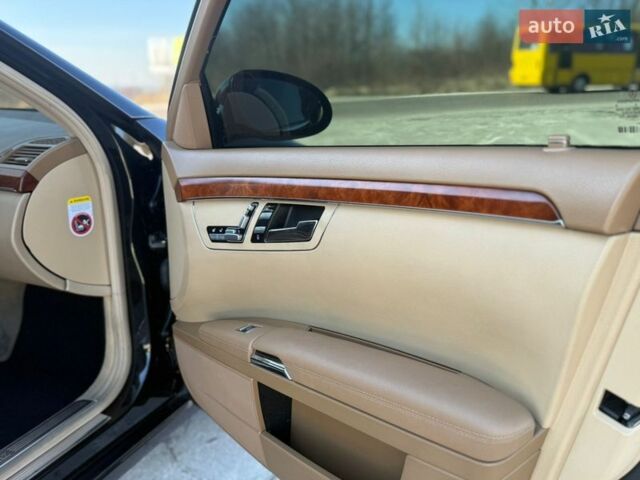 Черный Мерседес С Класс, объемом двигателя 3.5 л и пробегом 188 тыс. км за 12000 $, фото 88 на Automoto.ua