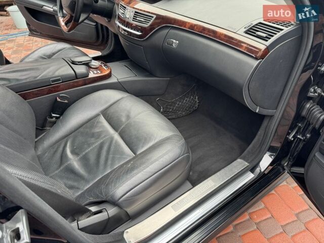Чорний Мерседес С Клас, об'ємом двигуна 5.46 л та пробігом 273 тис. км за 10950 $, фото 25 на Automoto.ua