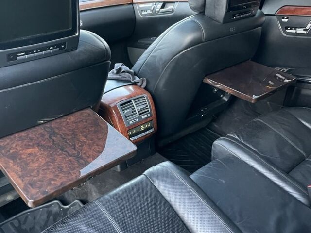 Черный Мерседес С Класс, объемом двигателя 5.5 л и пробегом 333 тыс. км за 8500 $, фото 15 на Automoto.ua