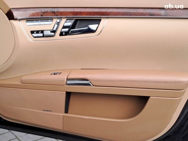 Черный Мерседес С Класс, объемом двигателя 5.5 л и пробегом 261 тыс. км за 10490 $, фото 17 на Automoto.ua