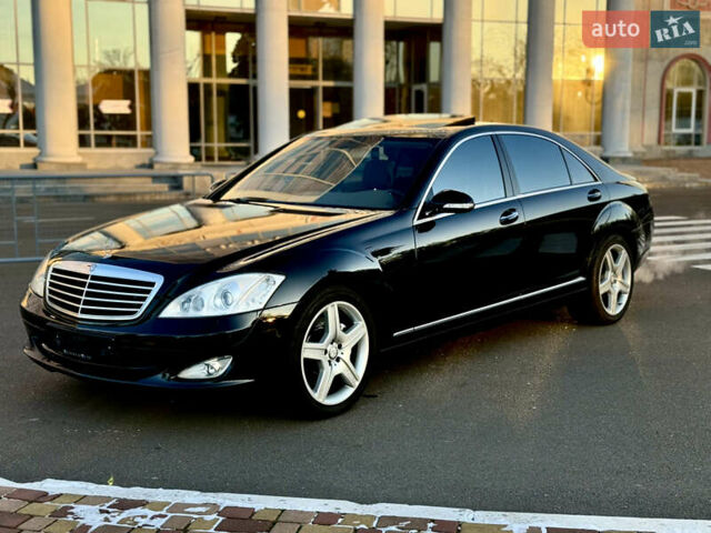 Черный Мерседес С Класс, объемом двигателя 5.5 л и пробегом 291 тыс. км за 10900 $, фото 1 на Automoto.ua