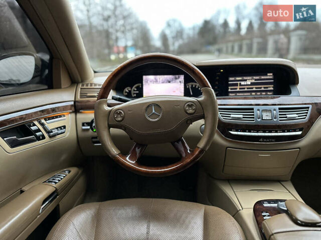 Черный Мерседес С Класс, объемом двигателя 5.5 л и пробегом 238 тыс. км за 10000 $, фото 14 на Automoto.ua