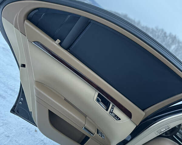 Черный Мерседес С Класс, объемом двигателя 5.5 л и пробегом 235 тыс. км за 8500 $, фото 37 на Automoto.ua