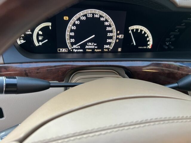 Чорний Мерседес С Клас, об'ємом двигуна 5.5 л та пробігом 248 тис. км за 12000 $, фото 6 на Automoto.ua