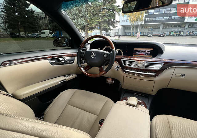 Черный Мерседес С Класс, объемом двигателя 3.5 л и пробегом 273 тыс. км за 11200 $, фото 16 на Automoto.ua