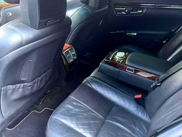 Черный Мерседес С Класс, объемом двигателя 5.5 л и пробегом 283 тыс. км за 13000 $, фото 10 на Automoto.ua