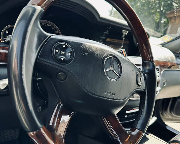 Черный Мерседес С Класс, объемом двигателя 5.5 л и пробегом 210 тыс. км за 12900 $, фото 6 на Automoto.ua