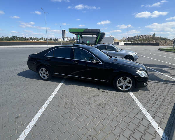 Черный Мерседес С Класс, объемом двигателя 5.46 л и пробегом 320 тыс. км за 9999 $, фото 2 на Automoto.ua