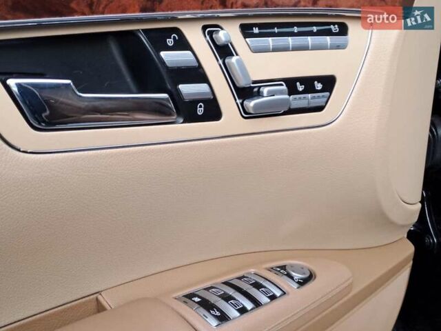 Черный Мерседес С Класс, объемом двигателя 5.5 л и пробегом 261 тыс. км за 10490 $, фото 13 на Automoto.ua