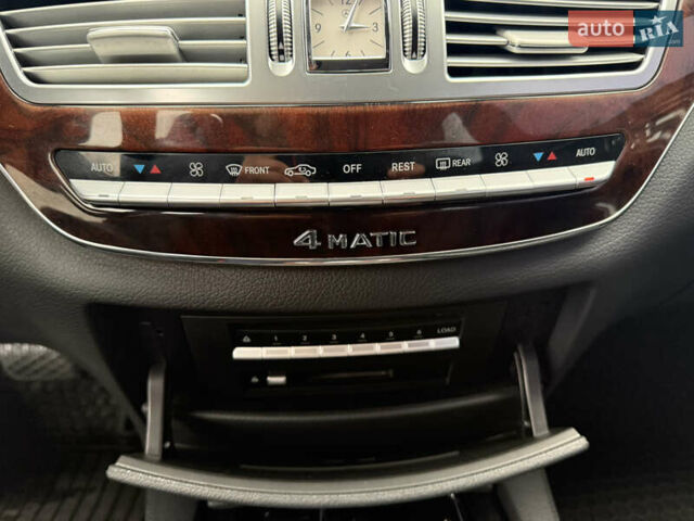 Чорний Мерседес С Клас, об'ємом двигуна 5.46 л та пробігом 245 тис. км за 8500 $, фото 21 на Automoto.ua