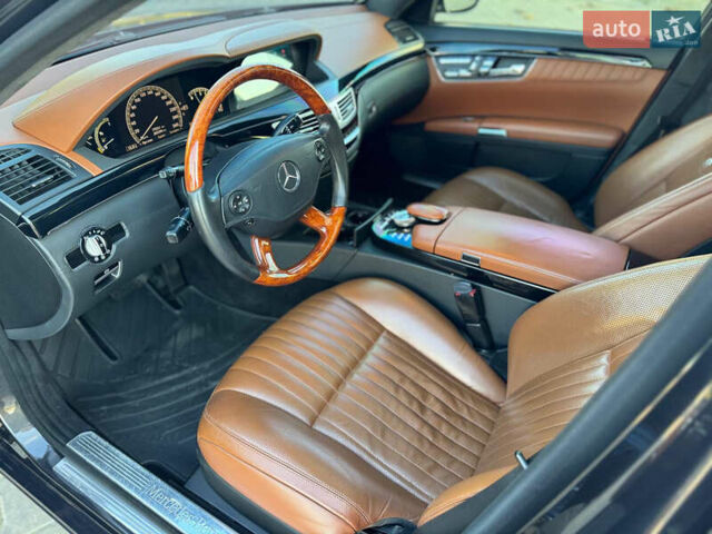 Черный Мерседес С Класс, объемом двигателя 4.66 л и пробегом 302 тыс. км за 9900 $, фото 16 на Automoto.ua