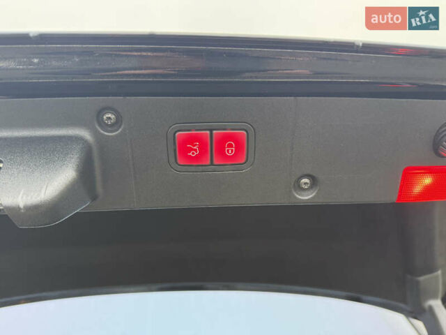 Чорний Мерседес С Клас, об'ємом двигуна 5.46 л та пробігом 245 тис. км за 8500 $, фото 27 на Automoto.ua