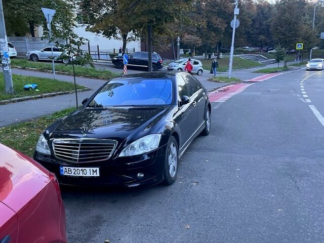 Чорний Мерседес С Клас, об'ємом двигуна 5.4 л та пробігом 208 тис. км за 17500 $, фото 1 на Automoto.ua