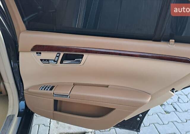 Чорний Мерседес С Клас, об'ємом двигуна 5.46 л та пробігом 357 тис. км за 9999 $, фото 15 на Automoto.ua