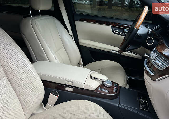 Черный Мерседес С Класс, объемом двигателя 3.5 л и пробегом 273 тыс. км за 11200 $, фото 19 на Automoto.ua