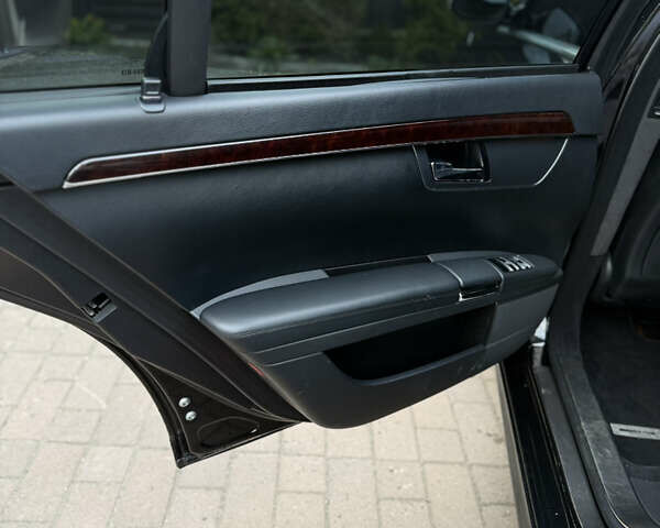 Черный Мерседес С Класс, объемом двигателя 6.21 л и пробегом 83 тыс. км за 26000 $, фото 22 на Automoto.ua