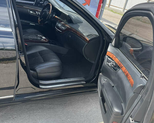 Чорний Мерседес С Клас, об'ємом двигуна 5.5 л та пробігом 260 тис. км за 12999 $, фото 32 на Automoto.ua