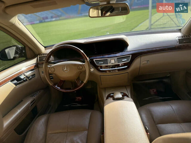 Черный Мерседес С Класс, объемом двигателя 5.5 л и пробегом 288 тыс. км за 10500 $, фото 46 на Automoto.ua
