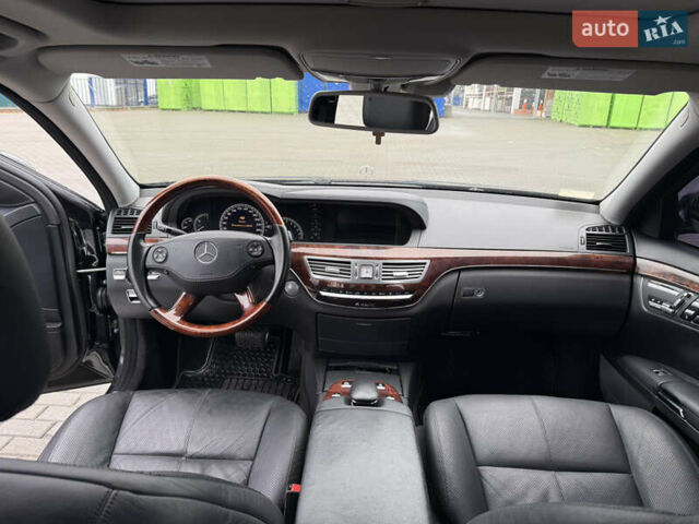 Чорний Мерседес С Клас, об'ємом двигуна 5.46 л та пробігом 245 тис. км за 8500 $, фото 17 на Automoto.ua