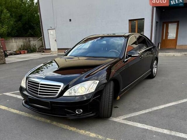 Черный Мерседес С Класс, объемом двигателя 5.46 л и пробегом 440 тыс. км за 10000 $, фото 1 на Automoto.ua