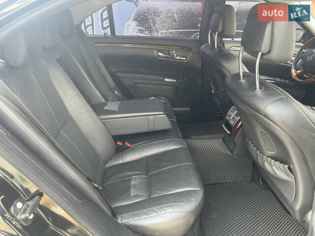 Чорний Мерседес С Клас, об'ємом двигуна 5.5 л та пробігом 260 тис. км за 12999 $, фото 29 на Automoto.ua