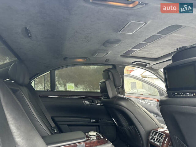 Чорний Мерседес С Клас, об'ємом двигуна 5.46 л та пробігом 129 тис. км за 17000 $, фото 21 на Automoto.ua