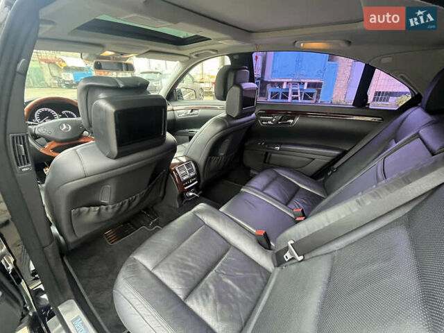 Чорний Мерседес С Клас, об'ємом двигуна 5.46 л та пробігом 252 тис. км за 18000 $, фото 10 на Automoto.ua