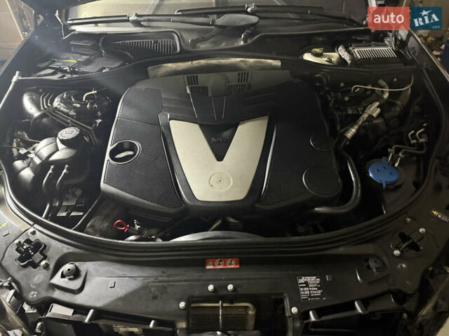 Черный Мерседес С Класс, объемом двигателя 3 л и пробегом 295 тыс. км за 12999 $, фото 30 на Automoto.ua