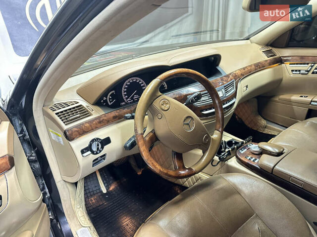 Черный Мерседес С Класс, объемом двигателя 5.5 л и пробегом 255 тыс. км за 12500 $, фото 21 на Automoto.ua