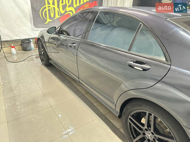 Черный Мерседес С Класс, объемом двигателя 5.5 л и пробегом 255 тыс. км за 12500 $, фото 11 на Automoto.ua
