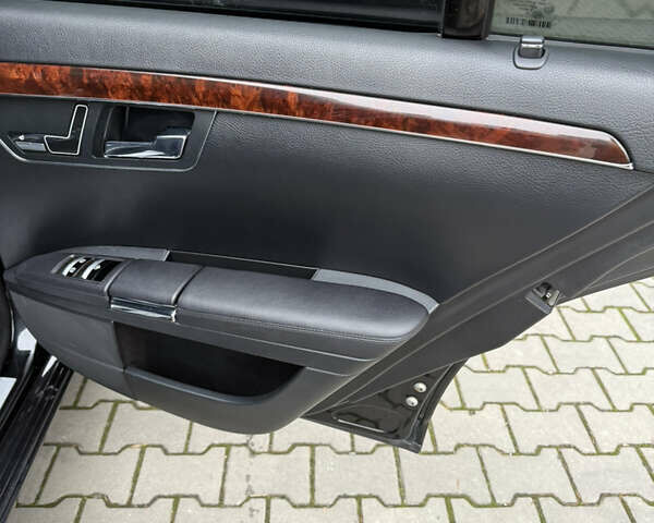 Черный Мерседес С Класс, объемом двигателя 3 л и пробегом 295 тыс. км за 12999 $, фото 13 на Automoto.ua