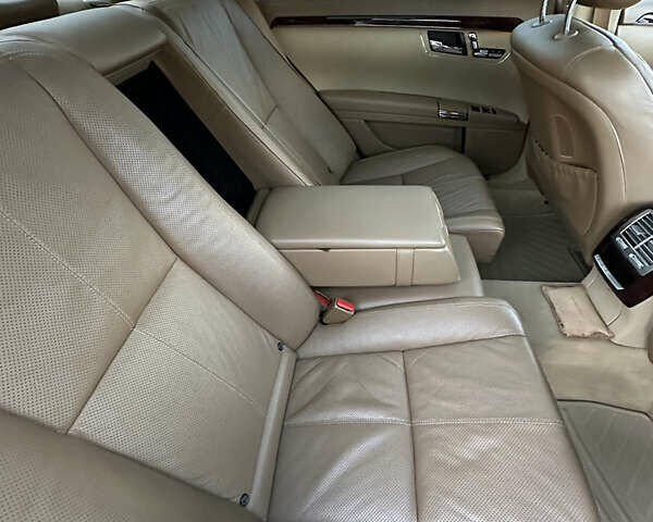 Черный Мерседес С Класс, объемом двигателя 5.5 л и пробегом 170 тыс. км за 17000 $, фото 26 на Automoto.ua