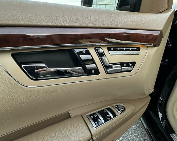 Черный Мерседес С Класс, объемом двигателя 5.5 л и пробегом 170 тыс. км за 17000 $, фото 38 на Automoto.ua