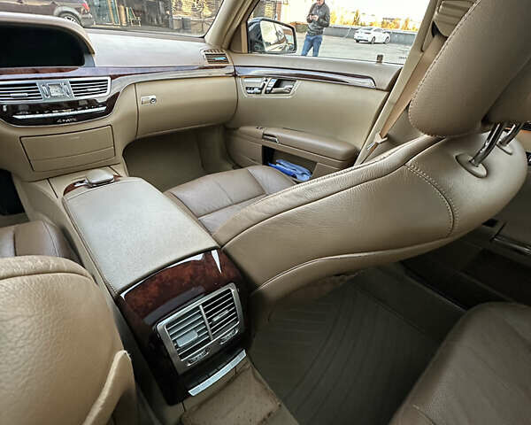 Черный Мерседес С Класс, объемом двигателя 5.5 л и пробегом 170 тыс. км за 17000 $, фото 35 на Automoto.ua