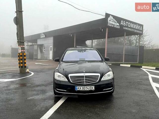 Чорний Мерседес С Клас, об'ємом двигуна 5.5 л та пробігом 286 тис. км за 15000 $, фото 1 на Automoto.ua