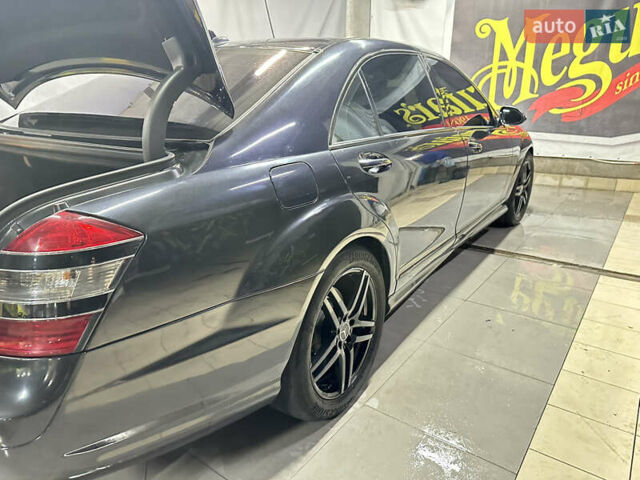 Черный Мерседес С Класс, объемом двигателя 5.5 л и пробегом 255 тыс. км за 12500 $, фото 9 на Automoto.ua
