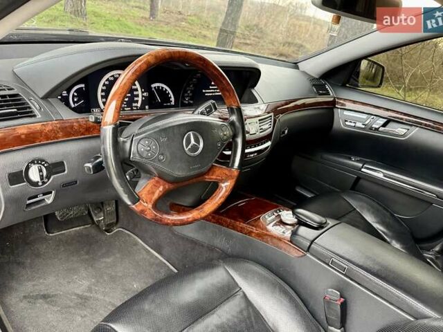 Черный Мерседес С Класс, объемом двигателя 3.5 л и пробегом 176 тыс. км за 10700 $, фото 13 на Automoto.ua