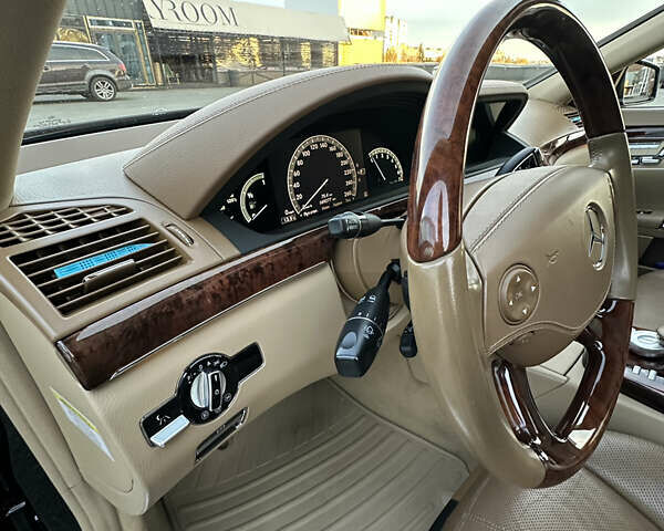 Черный Мерседес С Класс, объемом двигателя 5.5 л и пробегом 170 тыс. км за 17000 $, фото 40 на Automoto.ua