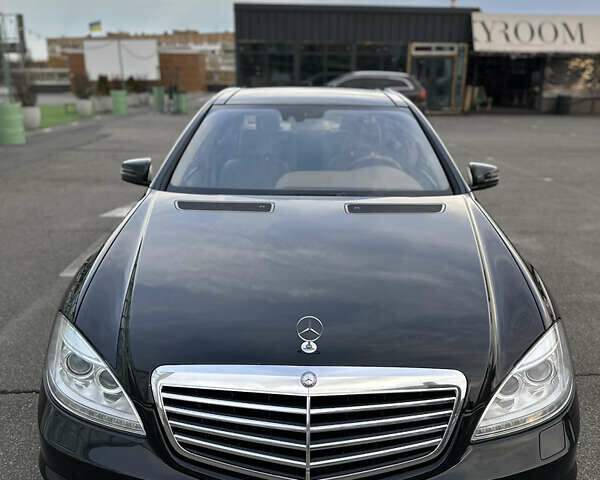 Черный Мерседес С Класс, объемом двигателя 5.5 л и пробегом 170 тыс. км за 17000 $, фото 12 на Automoto.ua