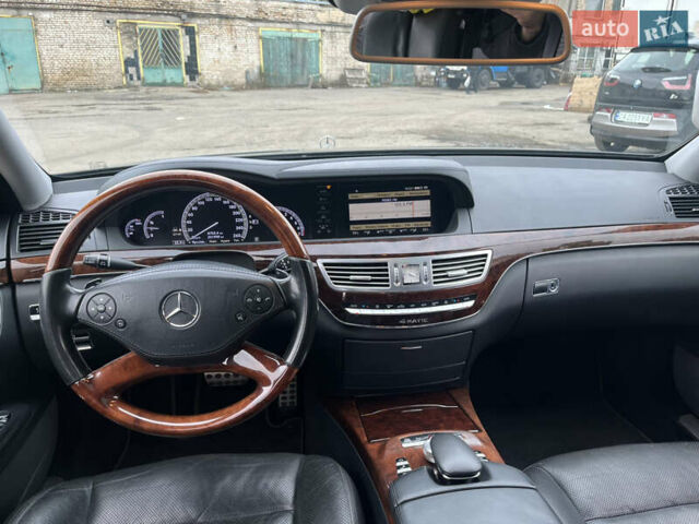 Чорний Мерседес С Клас, об'ємом двигуна 5.46 л та пробігом 252 тис. км за 18000 $, фото 14 на Automoto.ua