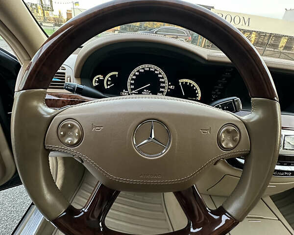 Черный Мерседес С Класс, объемом двигателя 5.5 л и пробегом 170 тыс. км за 17000 $, фото 39 на Automoto.ua