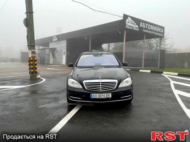 Черный Мерседес С Класс, объемом двигателя 5.5 л и пробегом 286 тыс. км за 15000 $, фото 2 на Automoto.ua