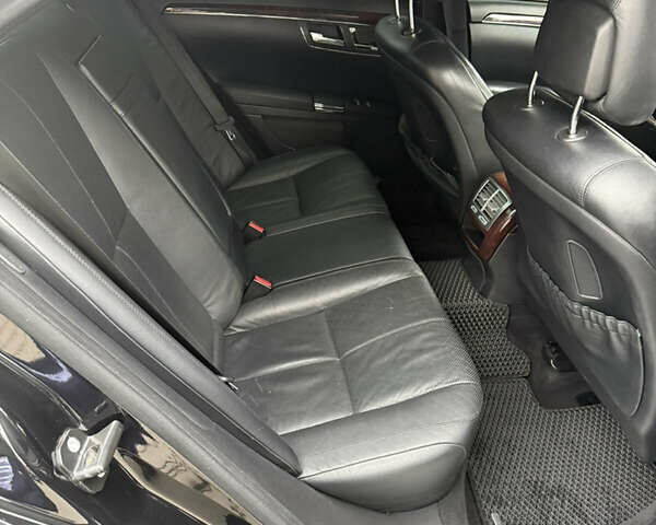 Черный Мерседес С Класс, объемом двигателя 3 л и пробегом 295 тыс. км за 12999 $, фото 18 на Automoto.ua