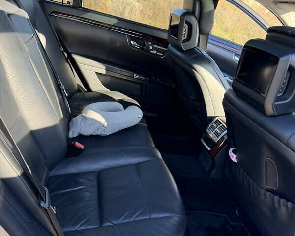 Чорний Мерседес С Клас, об'ємом двигуна 5.46 л та пробігом 300 тис. км за 15200 $, фото 14 на Automoto.ua