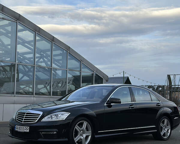 Черный Мерседес С Класс, объемом двигателя 5.5 л и пробегом 170 тыс. км за 17000 $, фото 2 на Automoto.ua