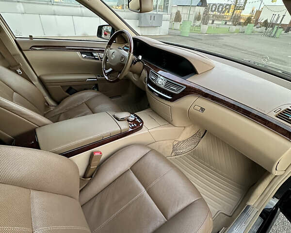 Черный Мерседес С Класс, объемом двигателя 5.5 л и пробегом 170 тыс. км за 17000 $, фото 23 на Automoto.ua