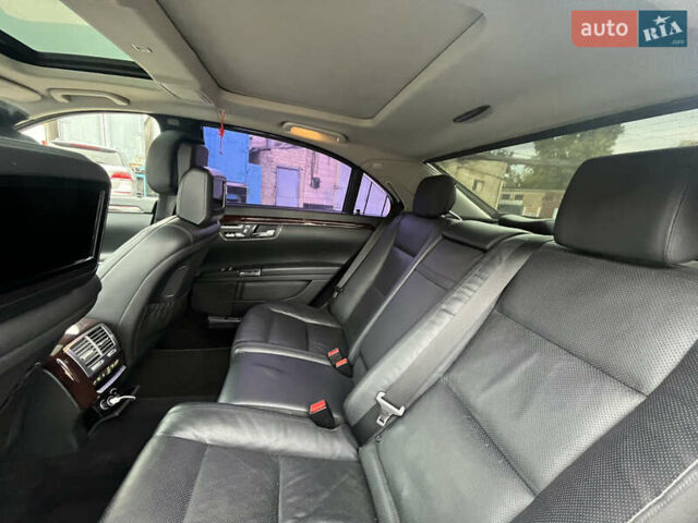 Черный Мерседес С Класс, объемом двигателя 5.46 л и пробегом 252 тыс. км за 18000 $, фото 12 на Automoto.ua