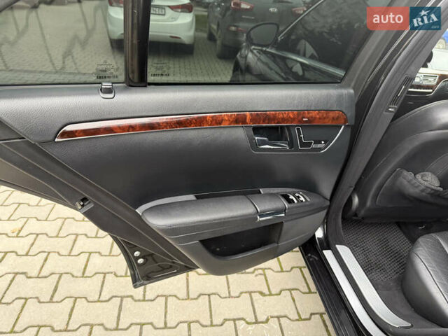 Черный Мерседес С Класс, объемом двигателя 3 л и пробегом 295 тыс. км за 12999 $, фото 21 на Automoto.ua