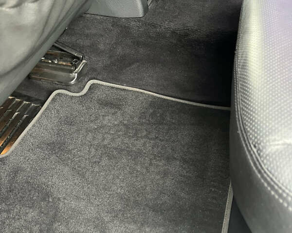 Чорний Мерседес С Клас, об'ємом двигуна 5.46 л та пробігом 252 тис. км за 18000 $, фото 15 на Automoto.ua